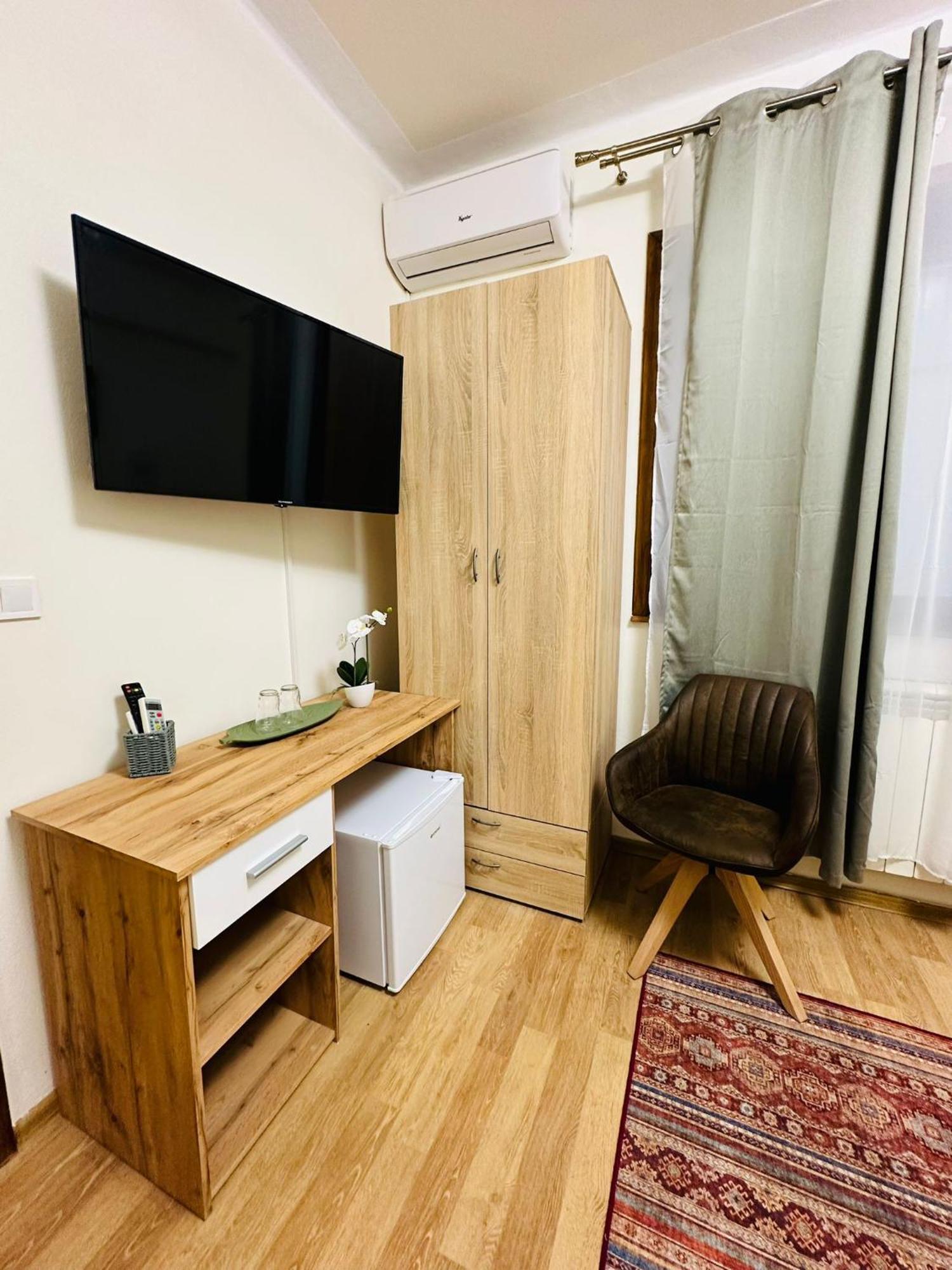 Dortin Hotel Arad Buitenkant foto