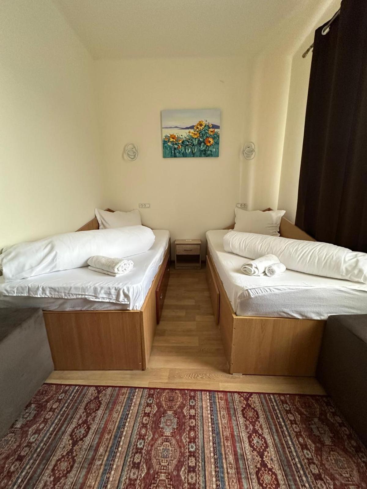 Dortin Hotel Arad Buitenkant foto